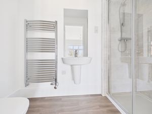 Ensuite To Main Bedroom- click for photo gallery